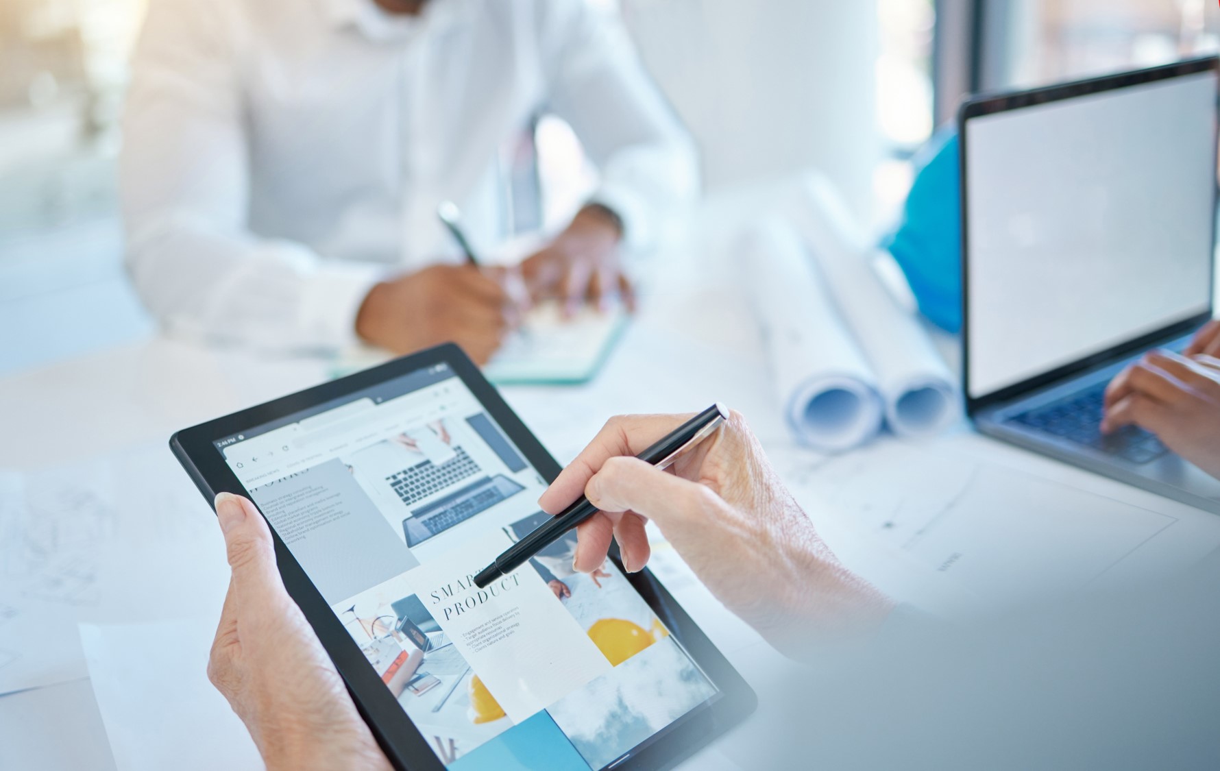 ¿Cómo funciona el manejo de redes sociales para empresas?